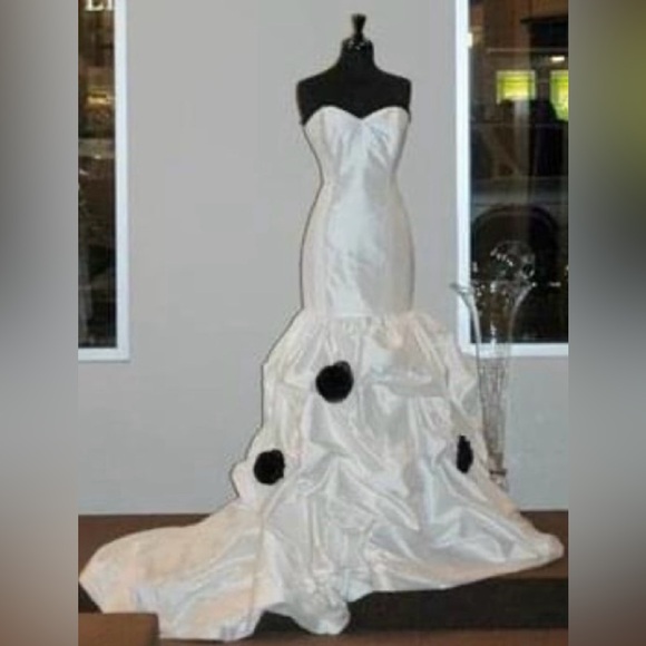 Raw silk mermaid wedding gown - Picture 2 of 12